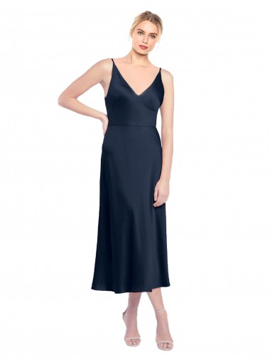 Azul marina oscuro línea A Cuello en V Midi Satén elástico Corto Formales Vestidos de dama de honor / Vestidos de fiesta / Vestidos de cóctel Al Por Mayor