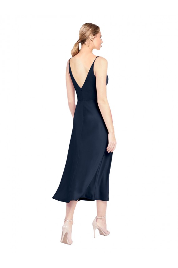 Azul marina oscuro línea A Cuello en V Midi Satén elástico Corto Formales Vestidos de dama de honor / Vestidos de fiesta / Vestidos de cóctel Al Por Mayor