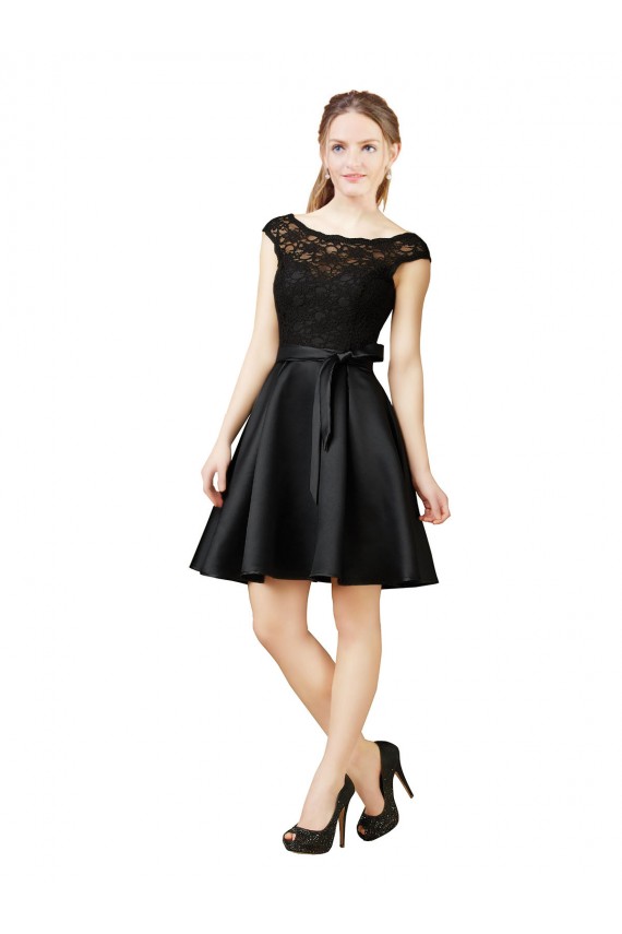 Negro línea A Ilusión Satén Encaje Corto Vestidos de dama de honor / Vestidos de cóctel Al Por Mayor