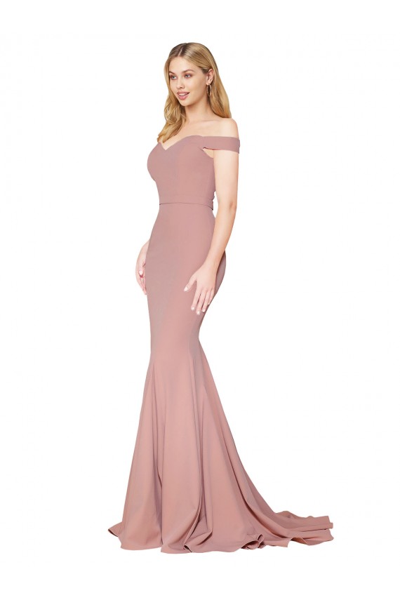 Rosa empolvado Sirena Hombros Descubiertos Barrer tren Crepé Elástico Largo Formales Vestidos de dama de honor / Vestidos de fiesta Al Por Mayor