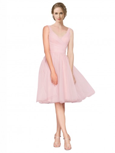 Rosa línea A Cuello en V Tul Corto Vestidos de dama de honor / Vestidos de cóctel / Vestidos para homecoming Al Por Mayor