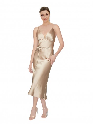 línea A Cuello en V Midi Satén sedoso Corto Formales Vestidos de dama de honor / Vestidos de fiesta / Vestidos de cóctel Al Por Mayor
