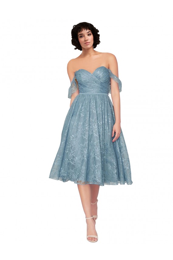 línea A Hombros Descubiertos Encaje Corto Vestidos de dama de honor / Vestidos de cóctel Al Por Mayor